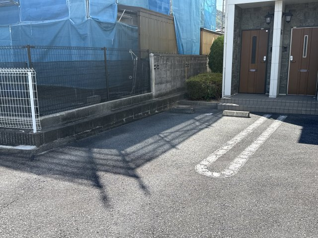 サン・フロールの駐車場
