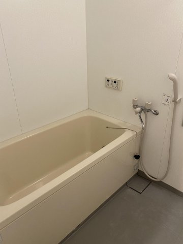 QM壱番館の浴室|落ち着いた空間のお風呂です※同タイプのお部屋になります。