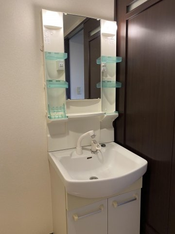 QM壱番館の洗面所|スペースが確保できる洗面所です※同タイプのお部屋になります。