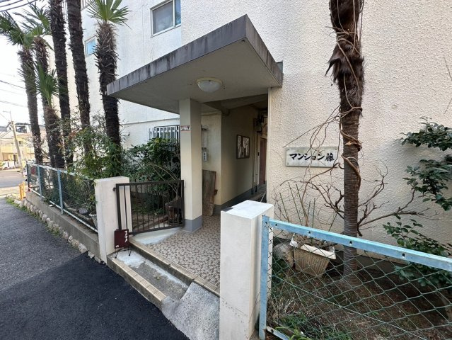 マンション藤のエントランス