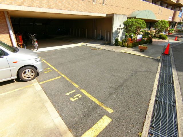 プランドールマサキの駐車場