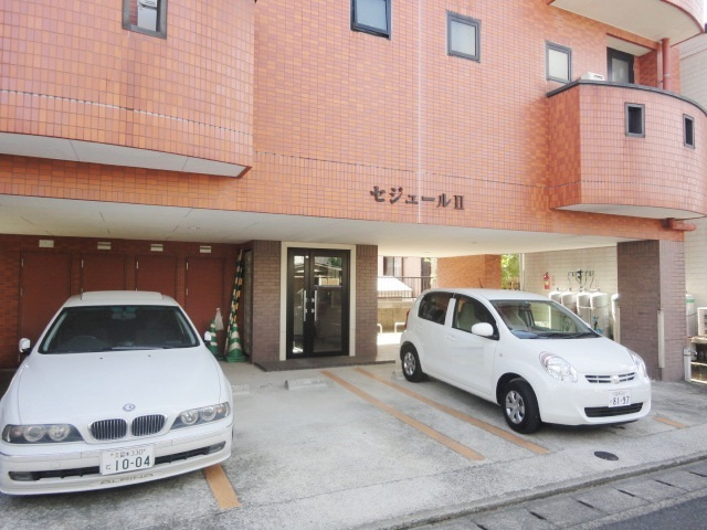 セジュールⅡの駐車場|駐車場に車を止められます