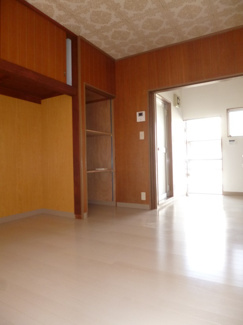 【キッチン】 | 毛呂山町一棟アパート | 202号室 DK約7.0帖。収納スペースが豊富で、お洋服や趣味の品々等、お部屋をすっきりと整理することが可能です。