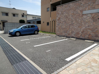 【駐車場】