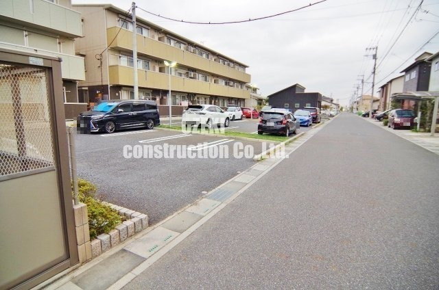 レイク藤和 Aの駐車場