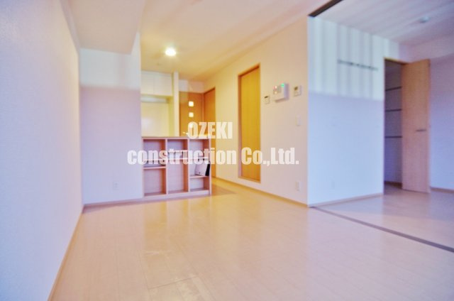 レイク藤和 Aの居間・リビング|※写真は中部屋
募集は角部屋の為、リビングは2面採光となります♪