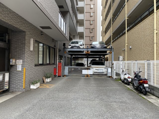 【駐車場】