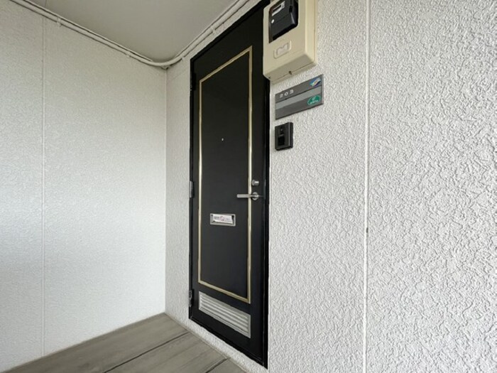 メゾンクレール四番館の玄関