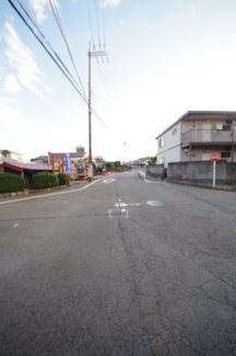 【前面道路含む現地写真】