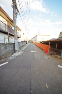 【前面道路含む現地写真】