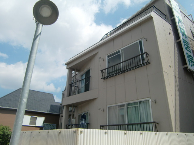 プチシャトー徳井の駐車場