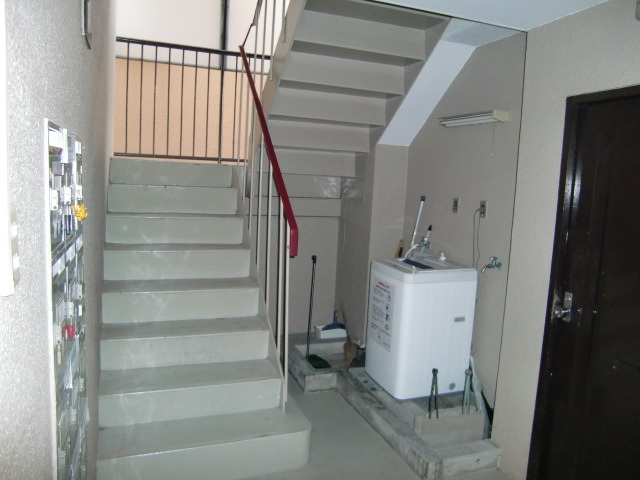 プチシャトー徳井のその他共用部分|ランドリー