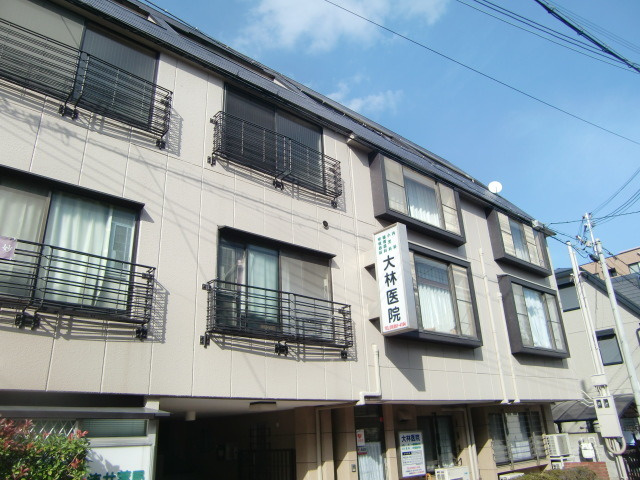 プチシャトー徳井のエントランス