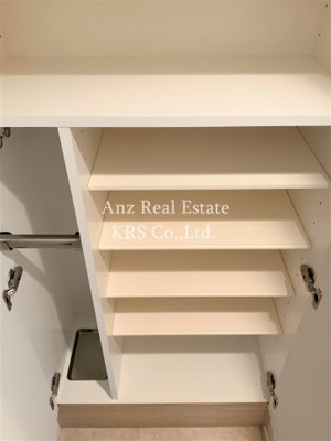 【収納】 | メインステージ京町堀 | 玄関にあるシューズボックス！傘立てがあり便利です！
