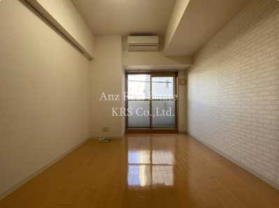 【洋室】 | シャルマンフジ阿波座ウエスト | 木目調のフローリングが素敵な7.6帖のお部屋です♪