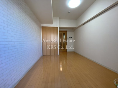 【洋室】 | シャルマンフジ阿波座ウエスト | エアコン付き！大容量収納のクローゼット付き！