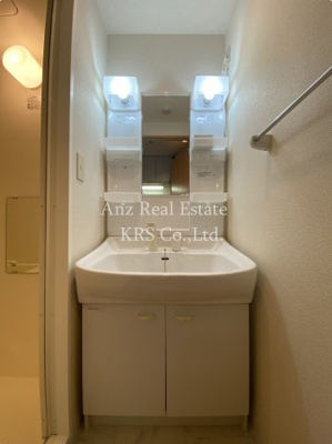 【洗面所】 | シャルマンフジ阿波座ウエスト | 鏡の両サイドに収納棚を設置、照明付きで便利★