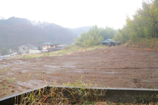 【外観】 | 土地購入を検討されている場合、境界杭がない状態で購入してしまうと境界確定測量をする必要があり、費用がかかります。購入の前に、売主、隣土地所有者立ち合いのもと境界を確定し境界杭を設置するのがベストです。
