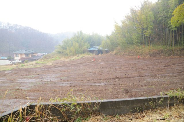 【外観】 | 家を建てる前提で土地を探している場合、地盤の丈夫さは譲れない条件の一つです。地盤が脆弱だと追加工事が必要となります。また、過去に地盤沈下や液状化現象を起こした土地は、できるだけ避けた方がいいでしょう。