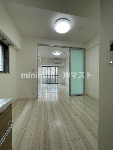 ブラウ上町台の居間・リビング