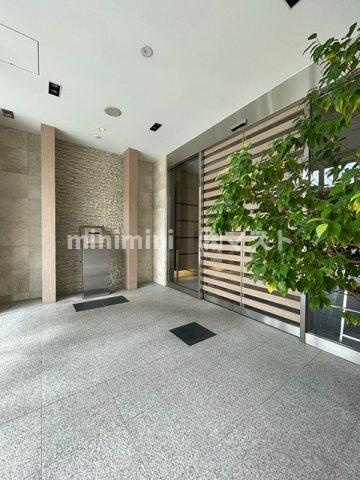 ブラウ上町台のエントランス