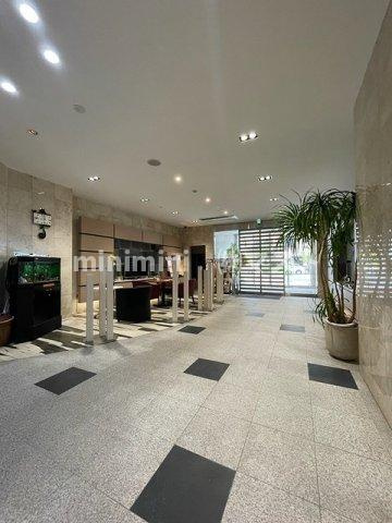 ブラウ上町台のロビー