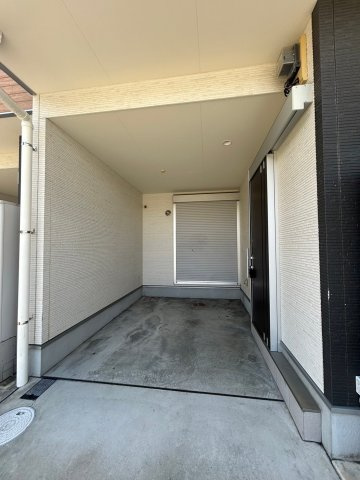 ラカーサ一津屋のエントランス