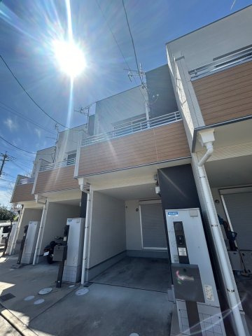 ラカーサ一津屋の外観