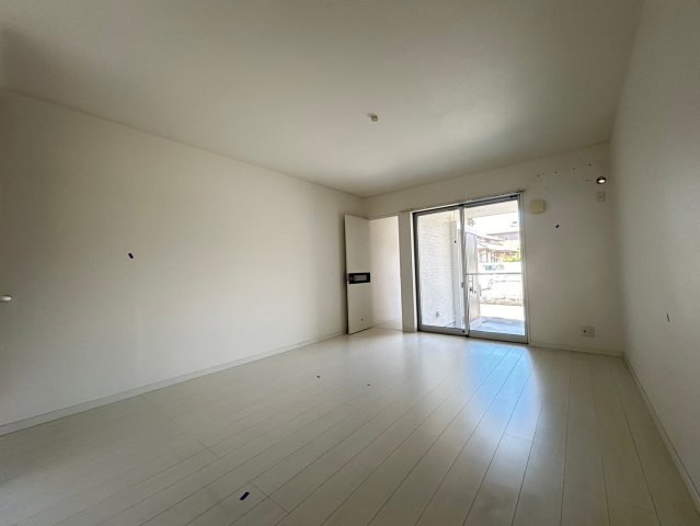 ラカーサ一津屋の居間・リビング