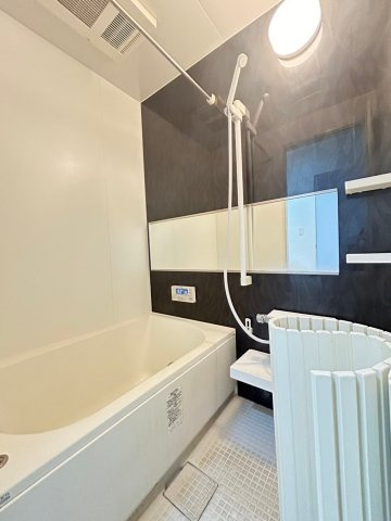 ラカーサ一津屋の浴室