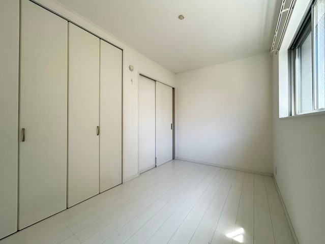 ラカーサ一津屋の寝室