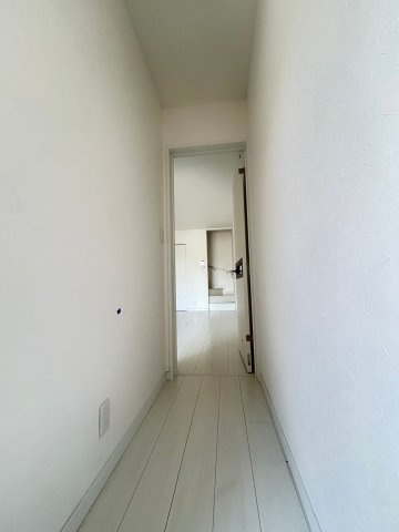 ラカーサ一津屋の玄関