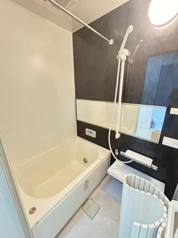 ラカーサ一津屋の浴室