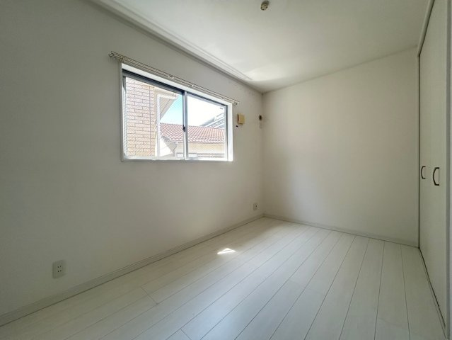 ラカーサ一津屋の寝室