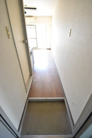 パインポートIの玄関