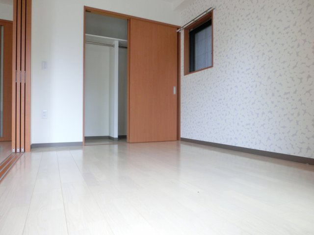 SunSunなんば弐番館の洋室