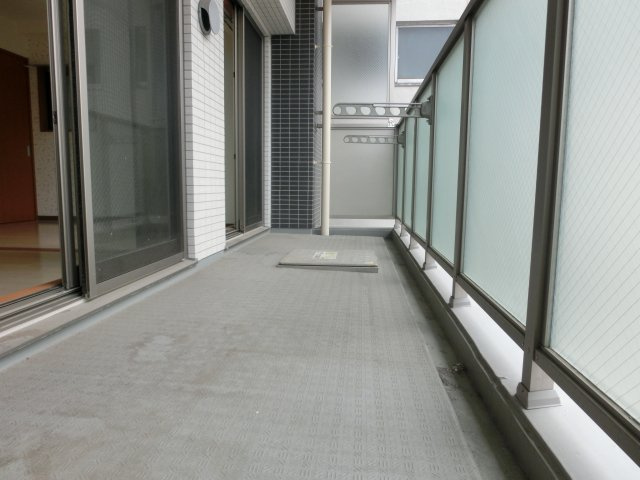 SunSunなんば弐番館のバルコニー