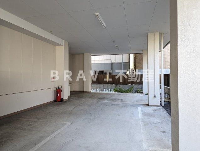 リーゾナブルシティ BRAVI不動産の駐車場