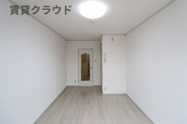 東亜ハーモニー蘇我の居間・リビング|清潔感のあるお部屋です♪