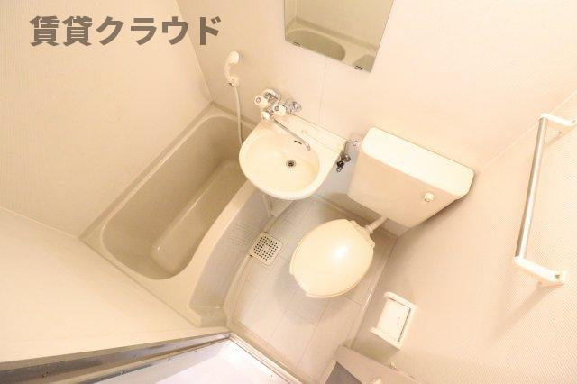 東亜ハーモニー蘇我の浴室|バストイレ一緒なのでお掃除も簡単です！