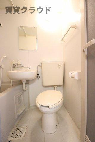 東亜ハーモニー蘇我のトイレ|バストイレ一緒なのでお掃除も簡単です！