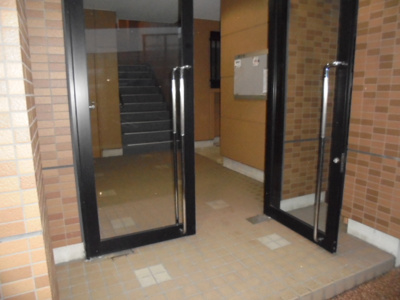 【エントランス】 | ヴレ　スュール