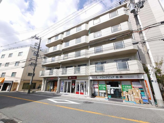 サンシャイン鈴蘭台の外観
