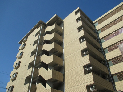 【外観】 | ノルデンハイム淡路 | シックなタイル張りの外観です