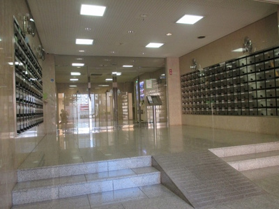 【エントランス】 | ノルデンハイム淡路 | キレイなエントランスロビーです