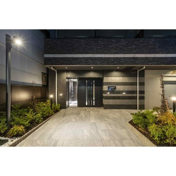 S-RESIDENCE鶴舞駅前のエントランス