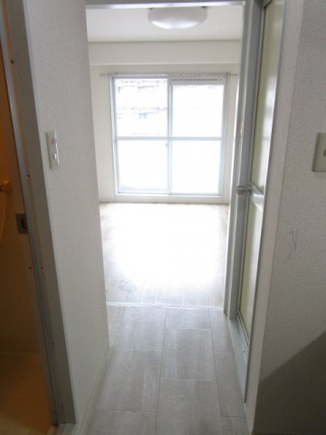 大阪市淀川区十三東１丁目の賃貸マンションの玄関