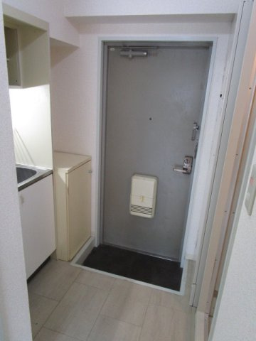 大阪市淀川区十三東１丁目の賃貸マンションの玄関