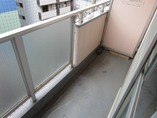 大阪市淀川区十三東１丁目の賃貸マンションのバルコニー