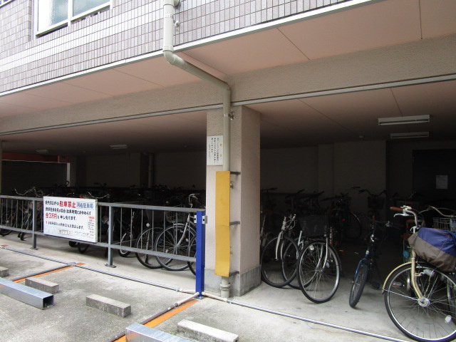 大阪市淀川区十三東１丁目の賃貸マンションの駐車場
